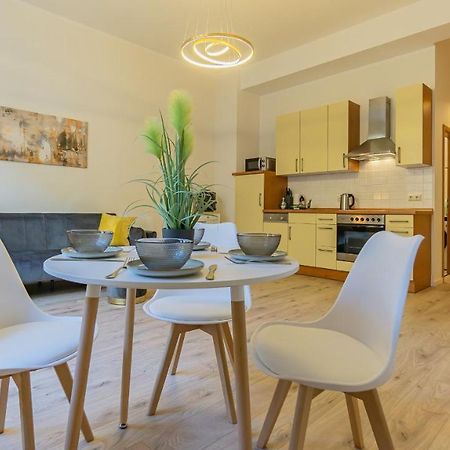 Cityapartment - 53 M², 2 Zimmer, Zentral, Netflix, Kueche, Waschmaschine Cottbus Luaran gambar