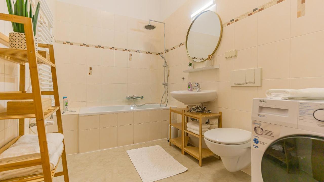 Cityapartment - 53 M², 2 Zimmer, Zentral, Netflix, Kueche, Waschmaschine Cottbus Luaran gambar